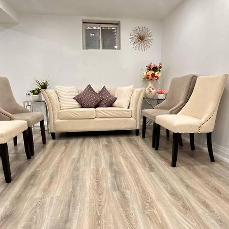 Super Luxury Family Home - 3 Bedrooms, 1 Full Bathroom And 1 Half Washroom With Free Parking, Wifi, Netflix Toronto Zewnętrze zdjęcie