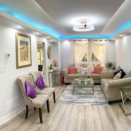 Super Luxury Family Home - 3 Bedrooms, 1 Full Bathroom And 1 Half Washroom With Free Parking, Wifi, Netflix Toronto Zewnętrze zdjęcie