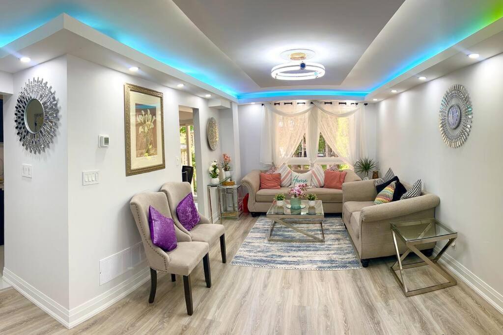 Super Luxury Family Home - 3 Bedrooms, 1 Full Bathroom And 1 Half Washroom With Free Parking, Wifi, Netflix Toronto Zewnętrze zdjęcie