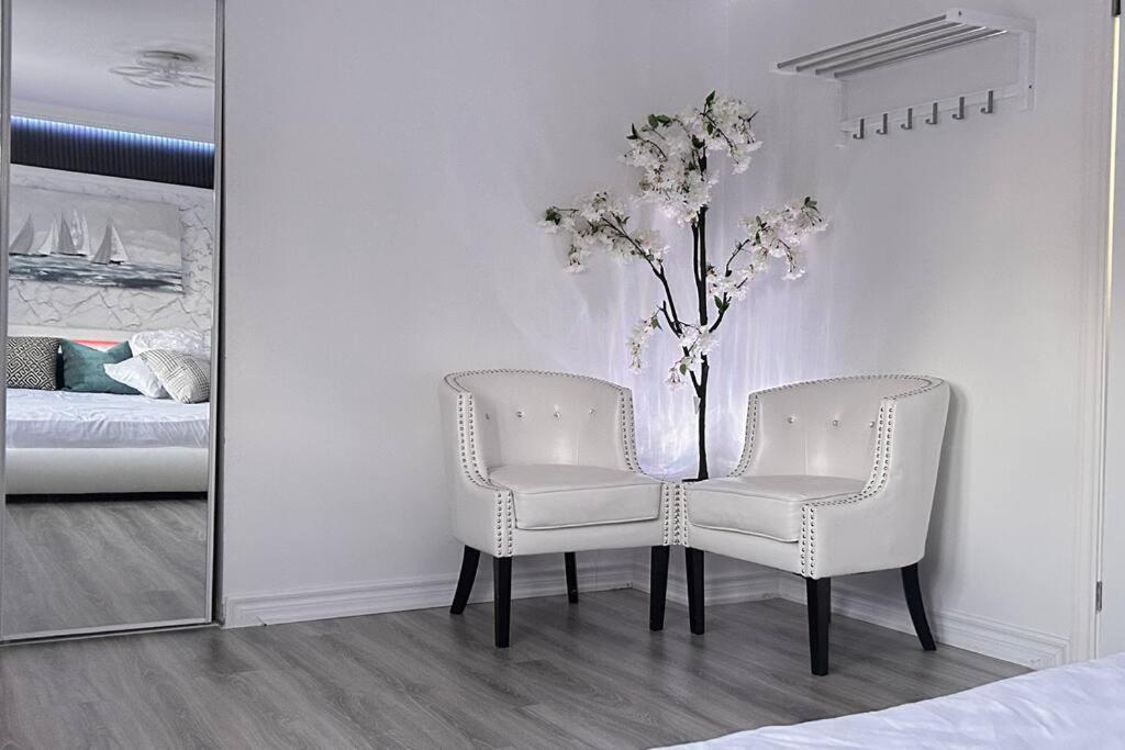 Super Luxury Family Home - 3 Bedrooms, 1 Full Bathroom And 1 Half Washroom With Free Parking, Wifi, Netflix Toronto Zewnętrze zdjęcie